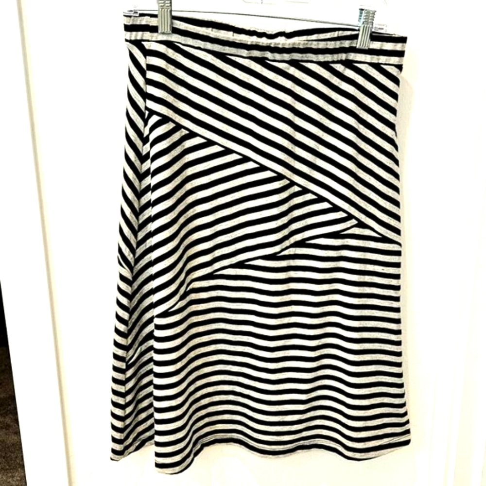 Great Northwest Indigo gray and black knit skirt, size Medium